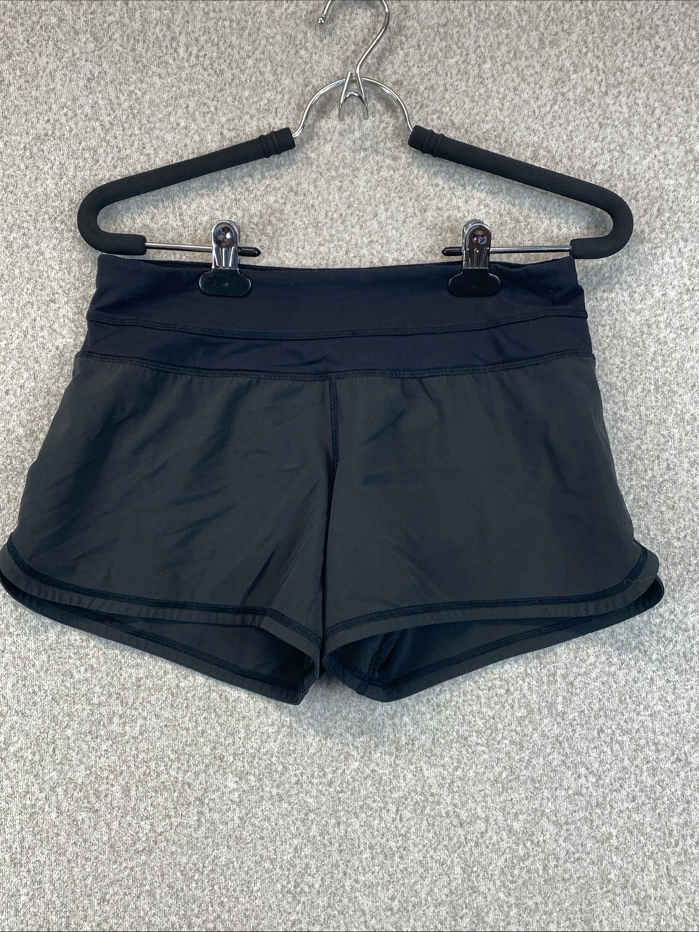 Lululemon Running Shorts Womens Size 4 Black Bikini Liner Inseam 4”